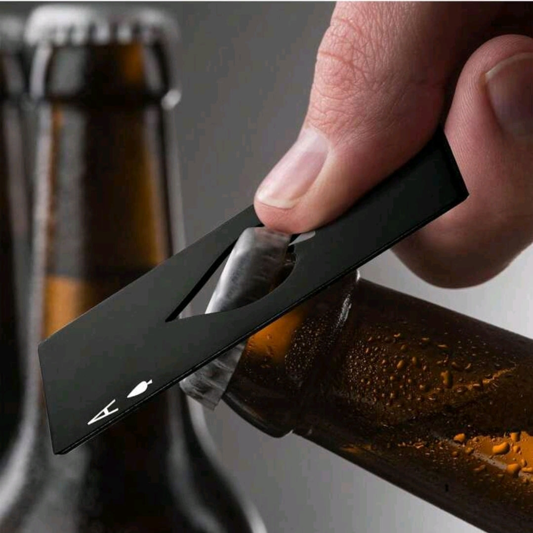 فتاحة زجاجات على شكل آس البستوني